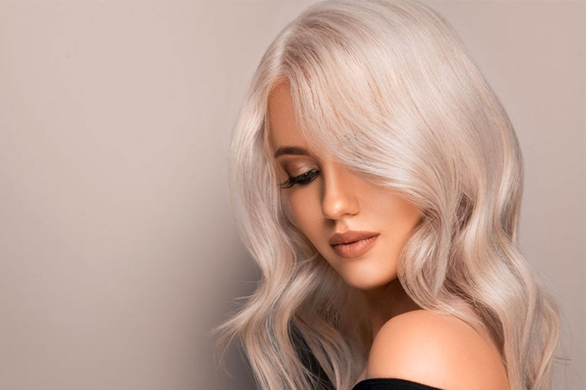 Biondo cenere chiaro. Perché sceglierlo e come curarlo - Tre Pi Profumerie