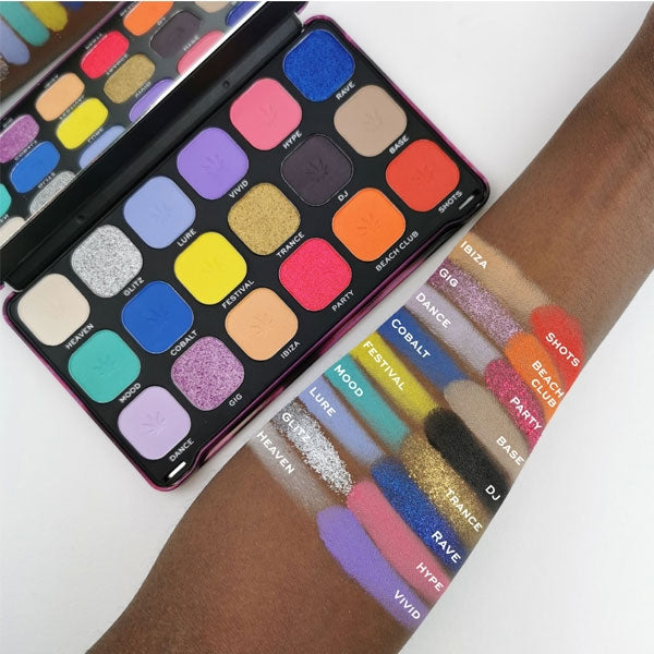 REVOLUTION PALETTE FOREVER FLAWLESS HYPE 18 OMBRETTI - Tre Pi Profumerie