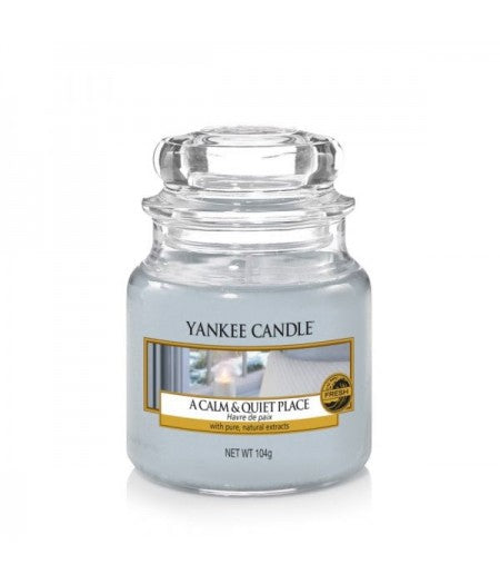 YANKEE CANDLE CANDELA PROFUMATA SMALL CALM & QUIET PL - Tre Pi Profumerie