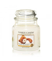 YANKEE CANDLE CANDELA PROFUMATA MEDIUM SOFT BLANKET - Tre Pi Profumerie
