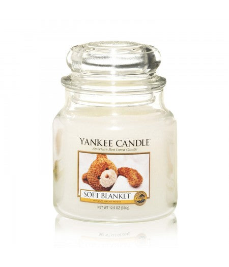 YANKEE CANDLE CANDELA PROFUMATA MEDIUM SOFT BLANKET - Tre Pi Profumerie
