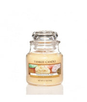 YANKEE CANDLE CANDELA PROFUMATA SMALL VANILLA CUPCAKE - Tre Pi Profumerie