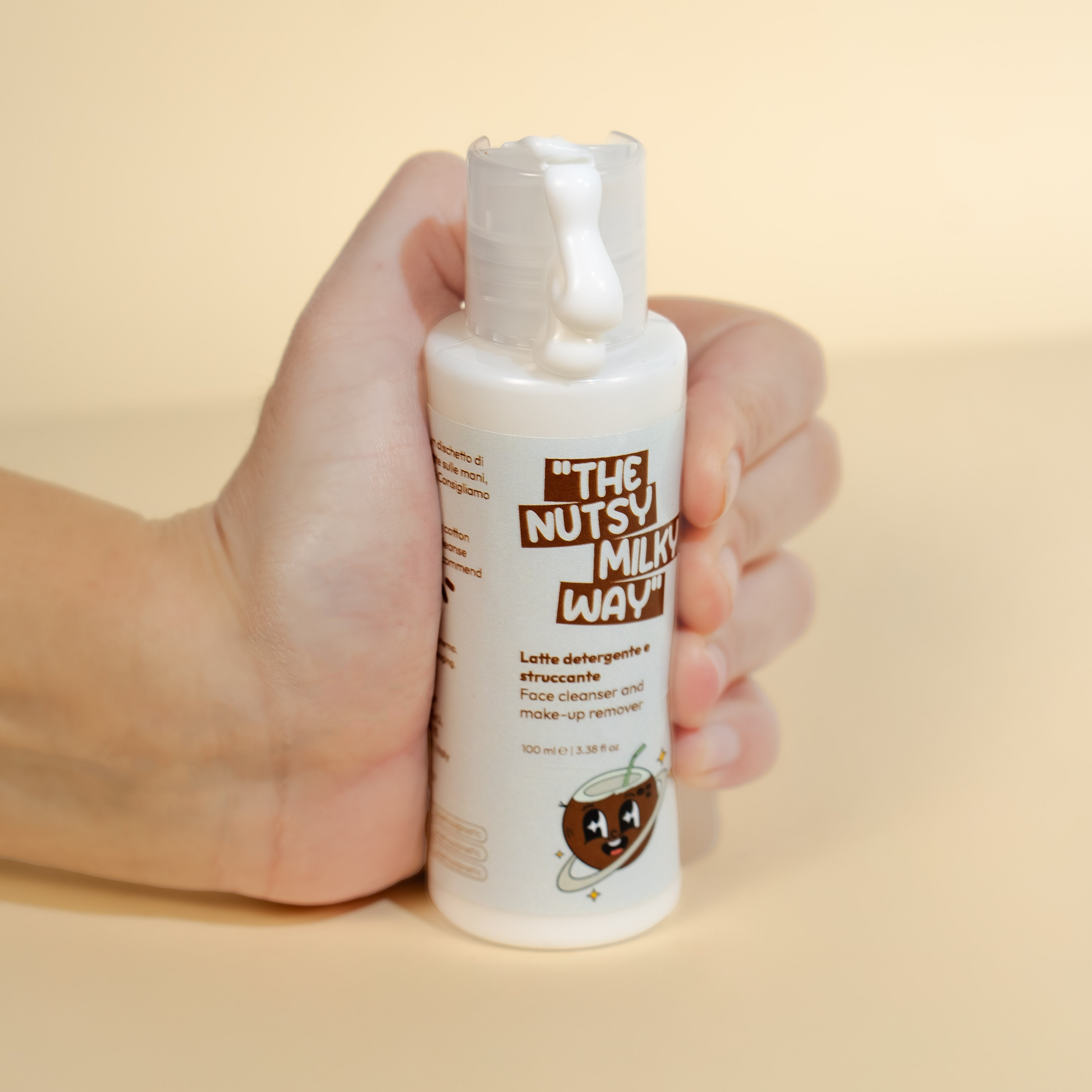 Latte detergente e struccante