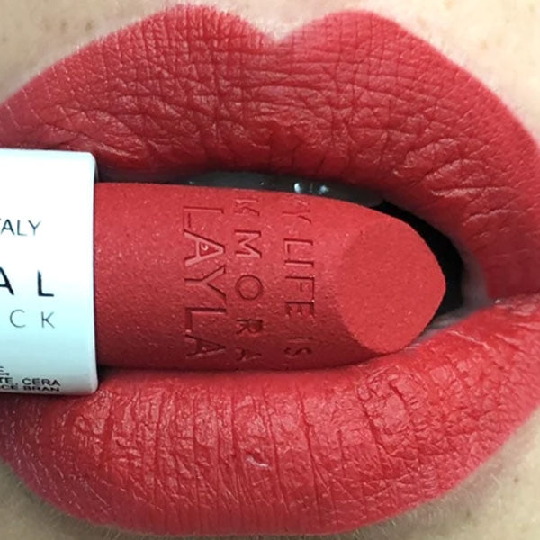 LAYLA IMMORAL MAT LIPSTICK ROSSETTO CARNAL RED M11 - Tre Pi Profumerie